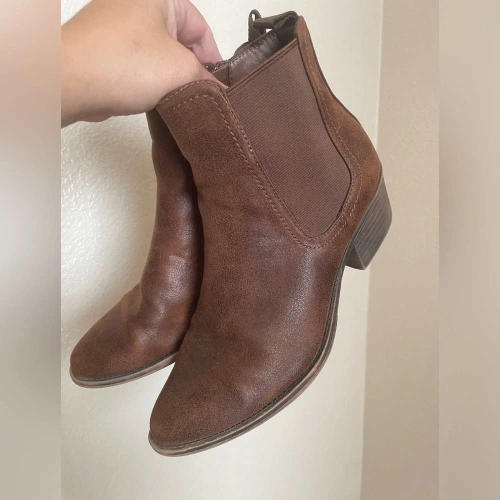 Volatile Boots